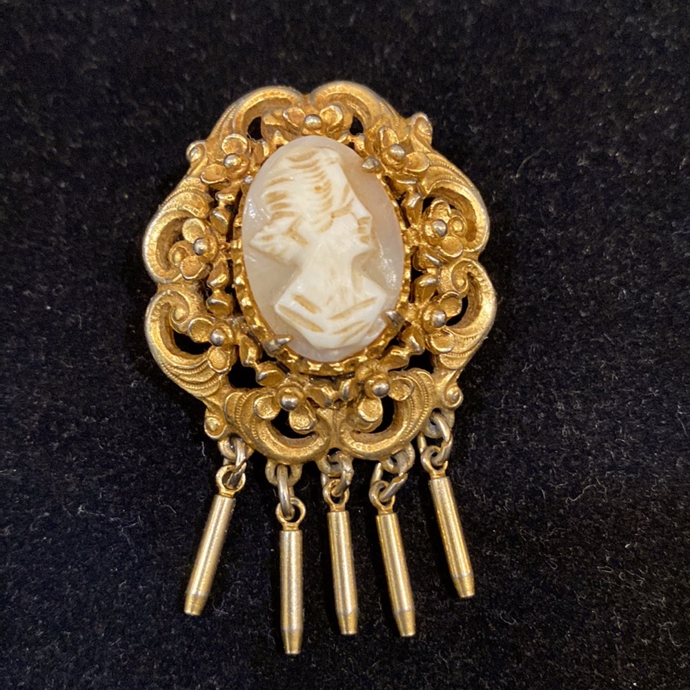 Signed FLORENZA Vintage Carved Shell Cameo Gold Tone Brooch Pin
